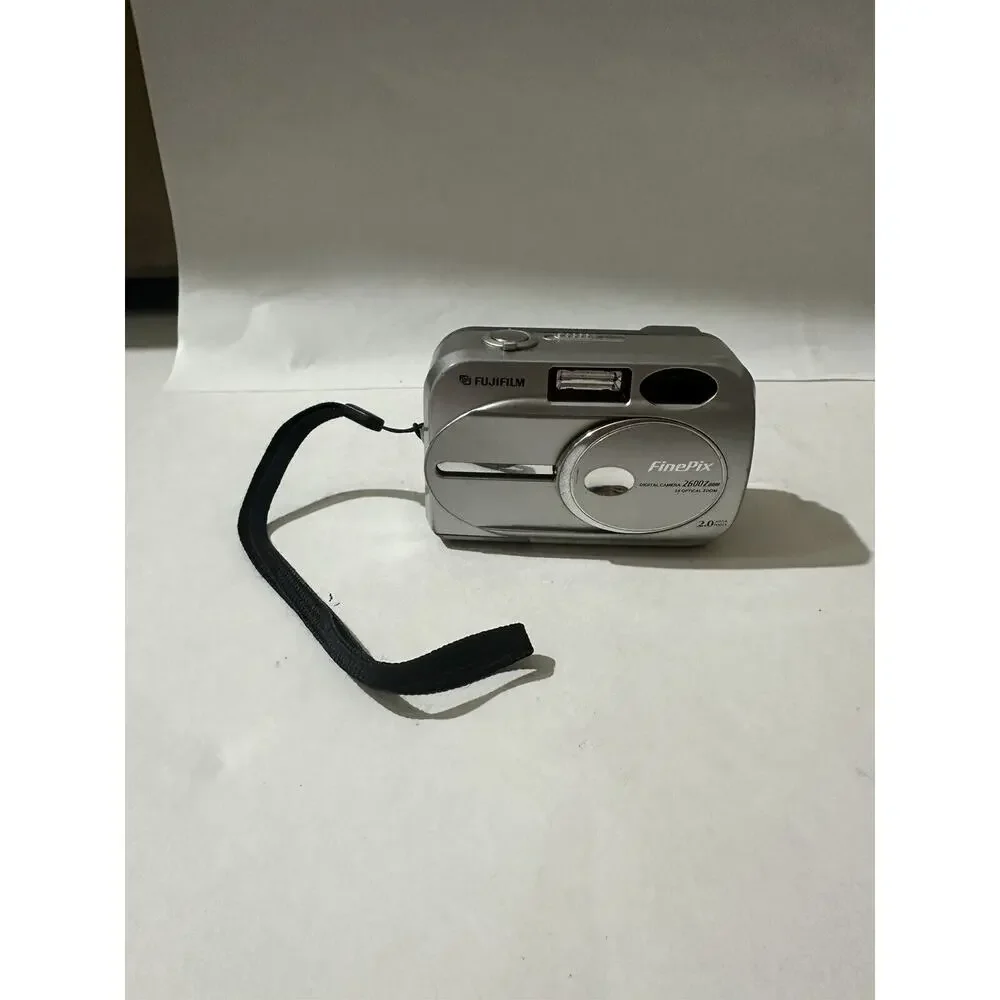 Fujifilm Digital Camera FinePix 2600 Zoom 2.0MP Silver For‎ Parts Repair ONLY